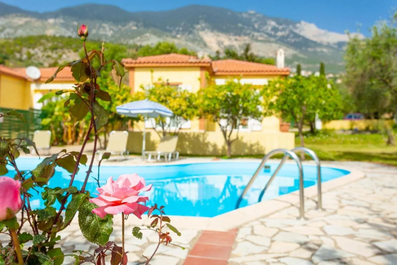 Villa Russa Dionisis Trapezaki   Trapezaki (Kefalonia)
